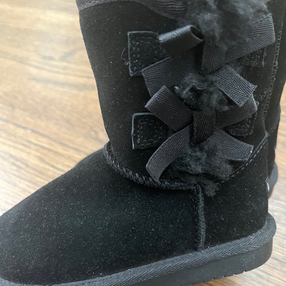 Koolaburra Toddler Boots (size 8) - Picture 1 of 3